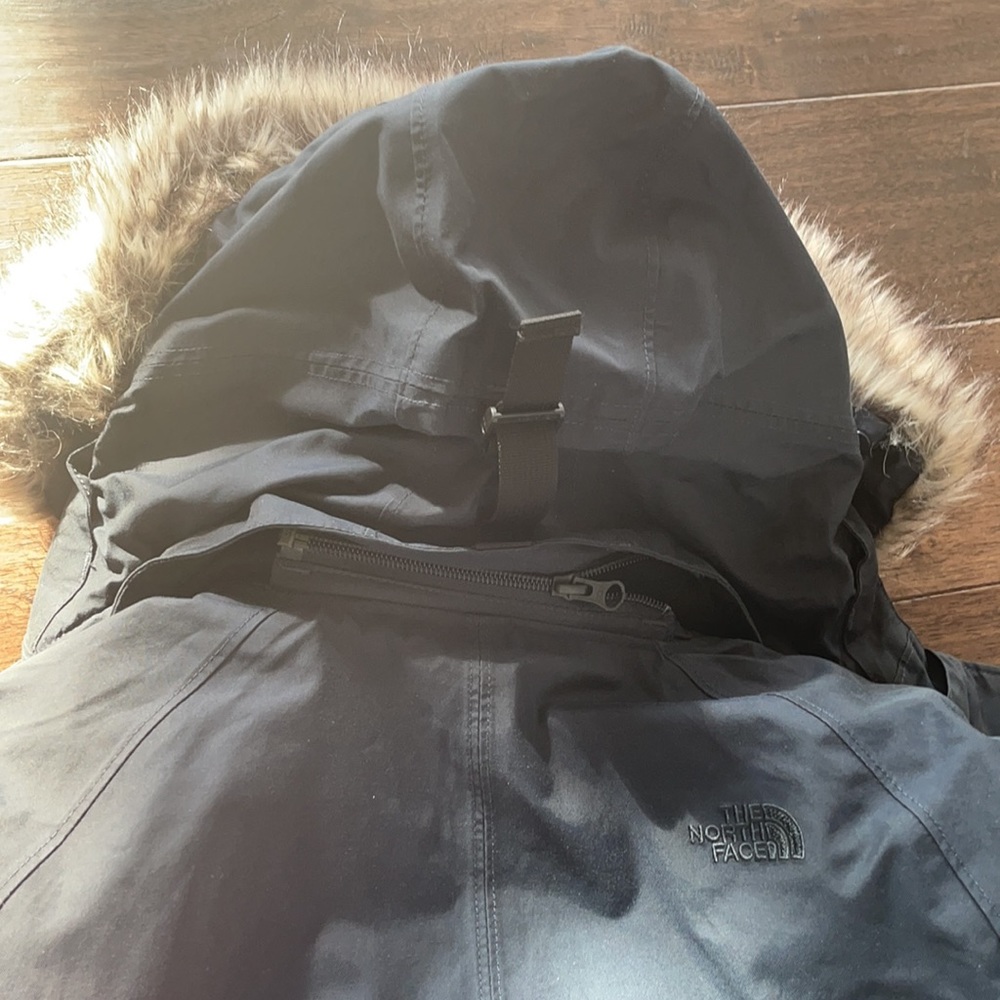 The North Face long parka jacket with fur trim on the hood - Picture 4 of 4